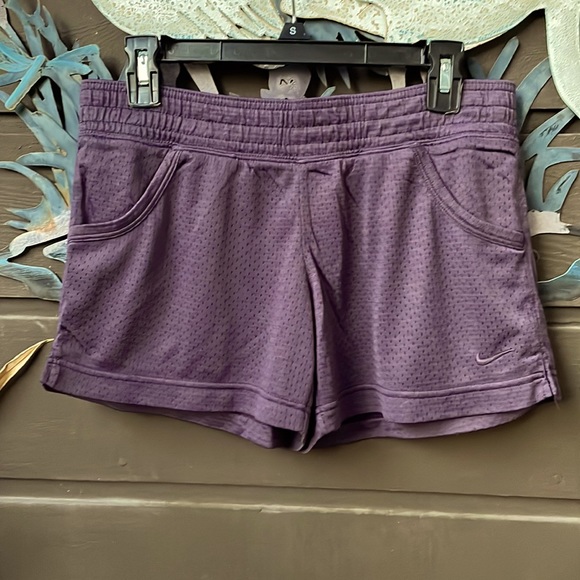 Nike Pair Shorts - Picture 2 of 11